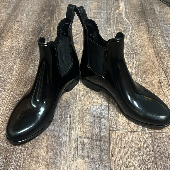 Michael Kors Rain Boots - Picture 5 of 9